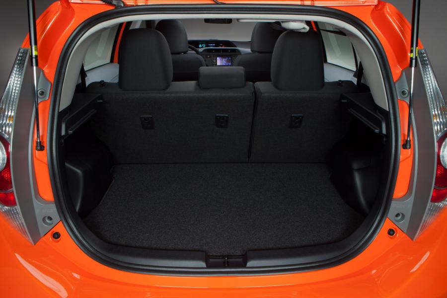  Toyota Prius C 2011 года  (фото 13 из 37)